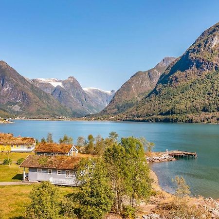 Cozy Home In Fjaerland With House A Mountain View Bagian luar foto