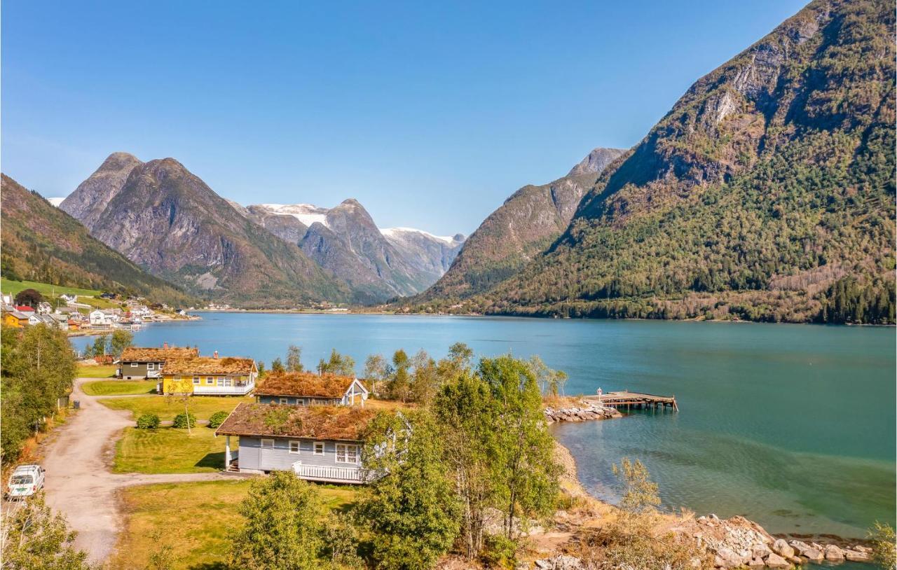 Cozy Home In Fjaerland With House A Mountain View Bagian luar foto
