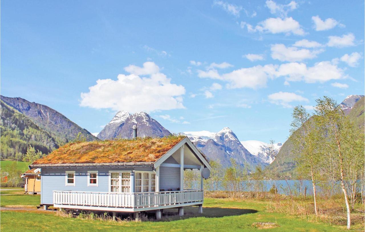 Cozy Home In Fjaerland With House A Mountain View Bagian luar foto