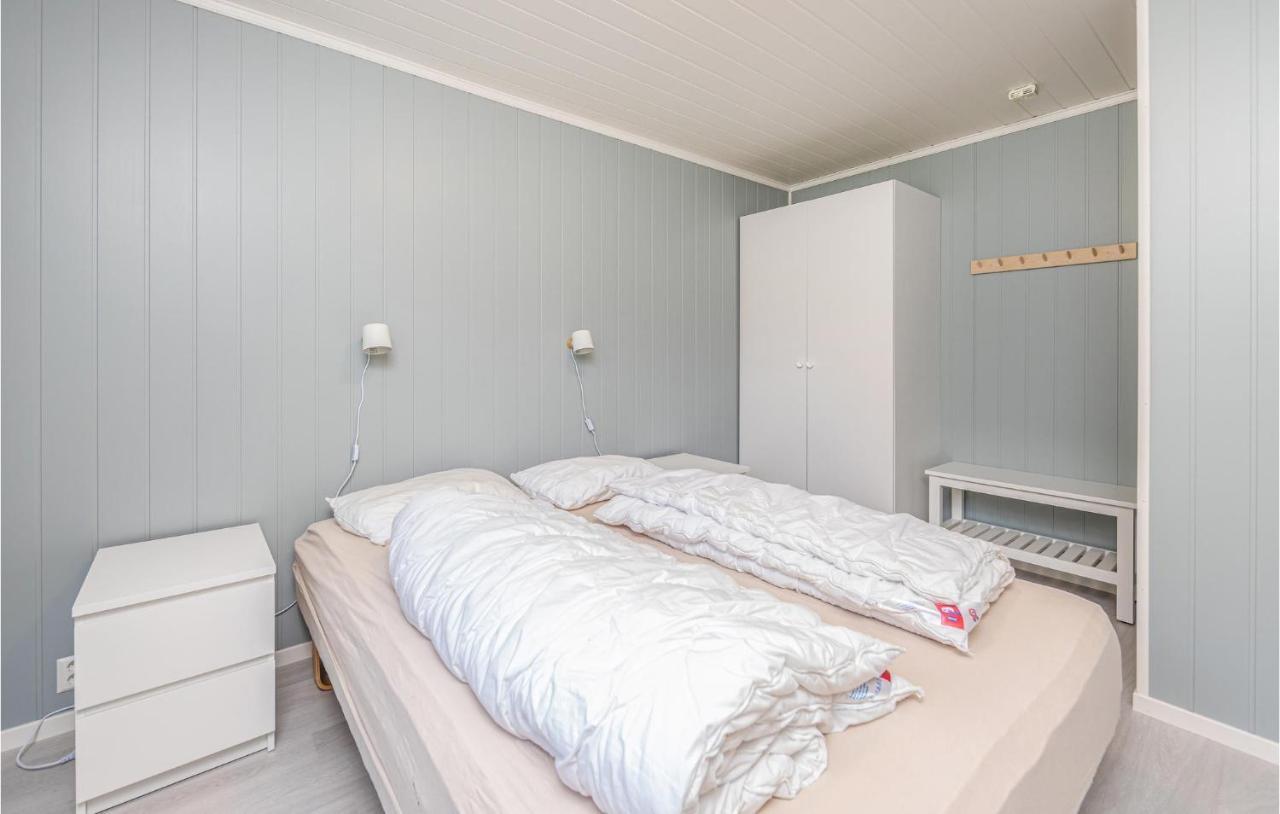 Cozy Home In Fjaerland With House A Mountain View Bagian luar foto