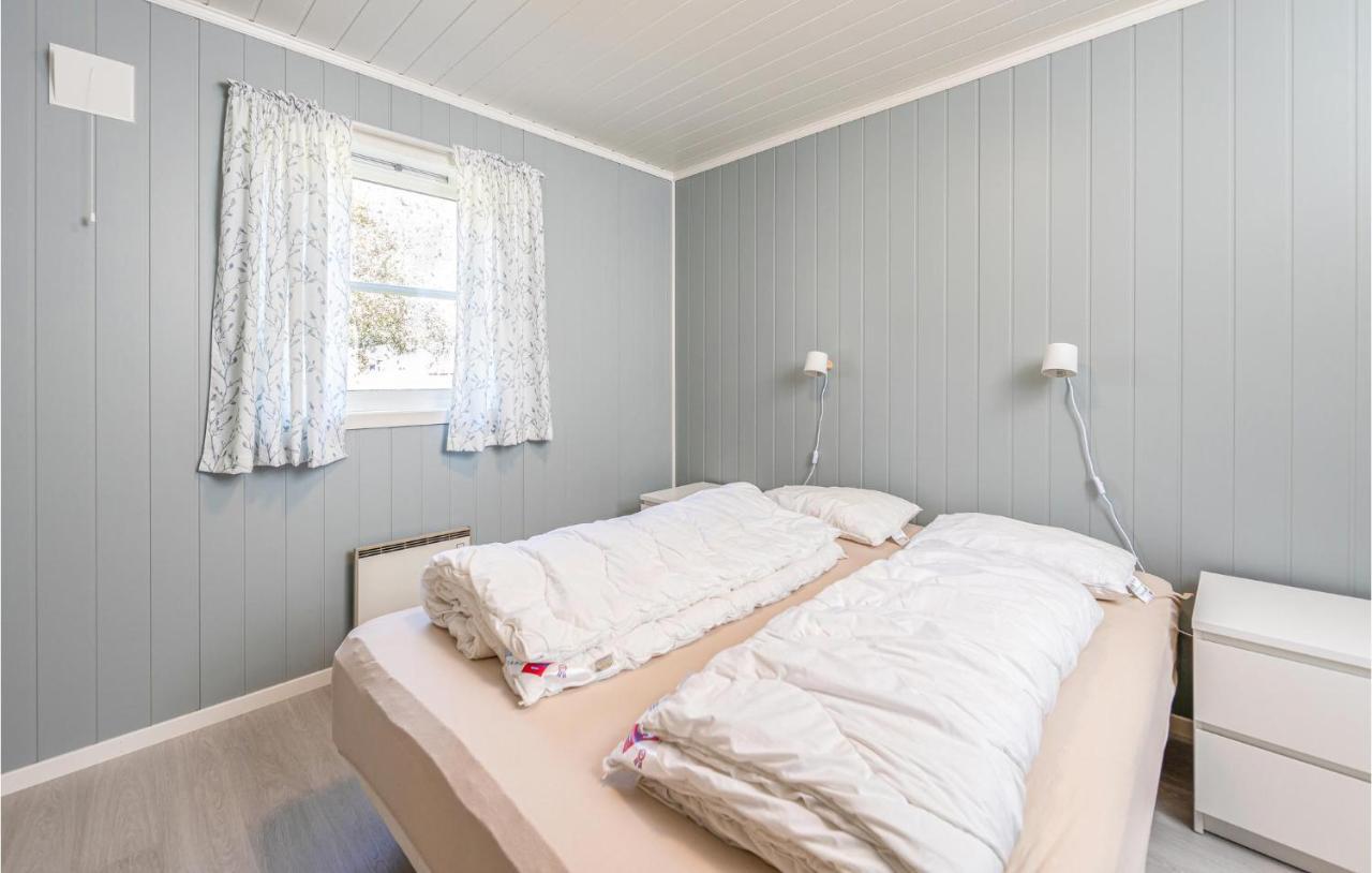 Cozy Home In Fjaerland With House A Mountain View Bagian luar foto