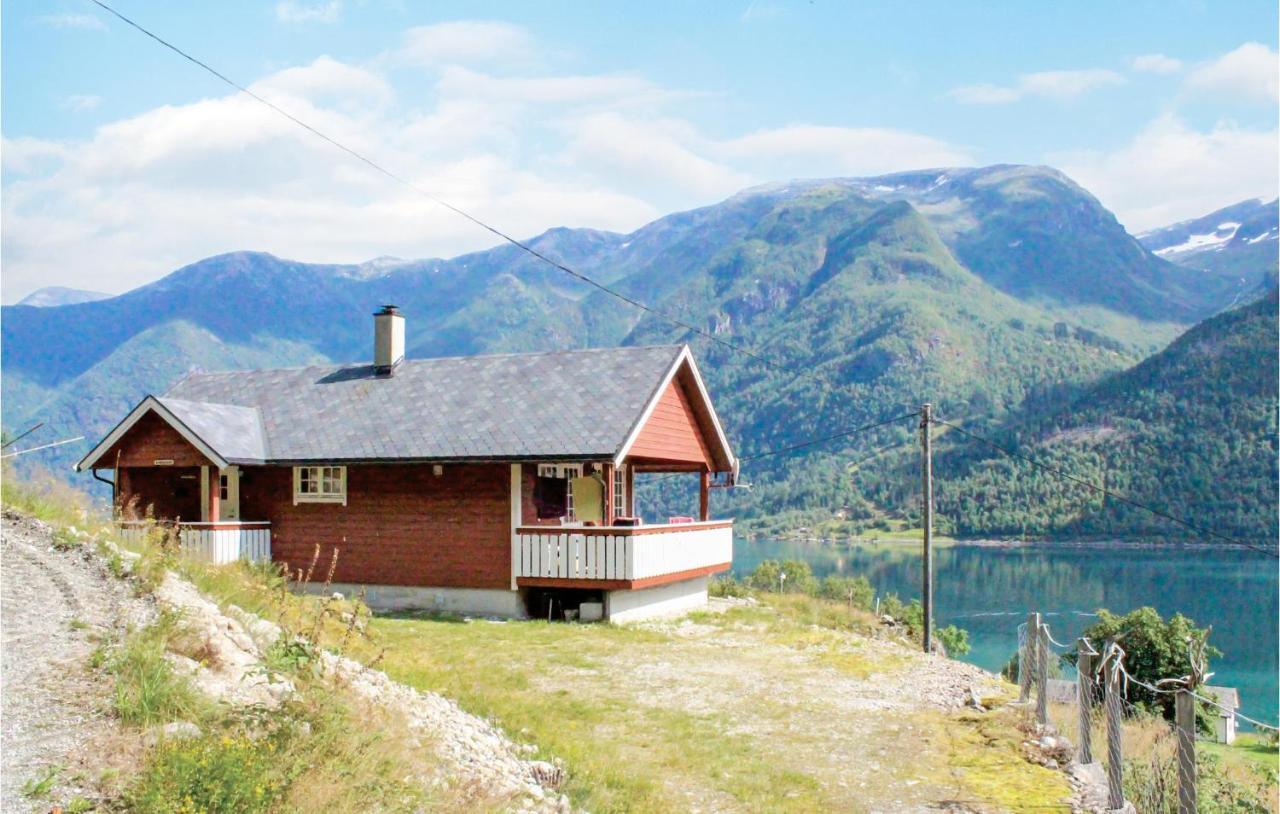Cozy Home In Fjaerland With House A Mountain View Bagian luar foto
