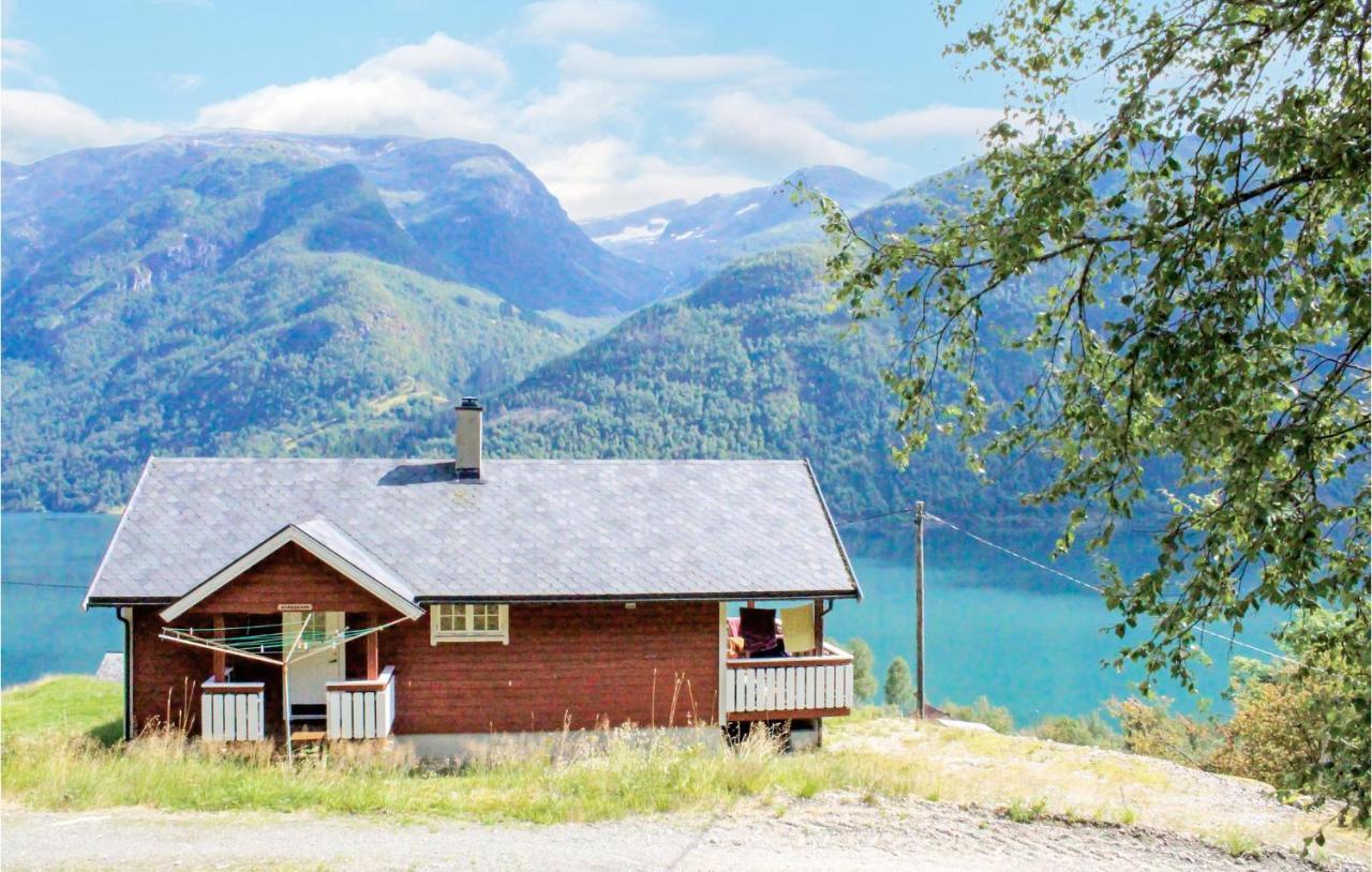 Cozy Home In Fjaerland With House A Mountain View Bagian luar foto