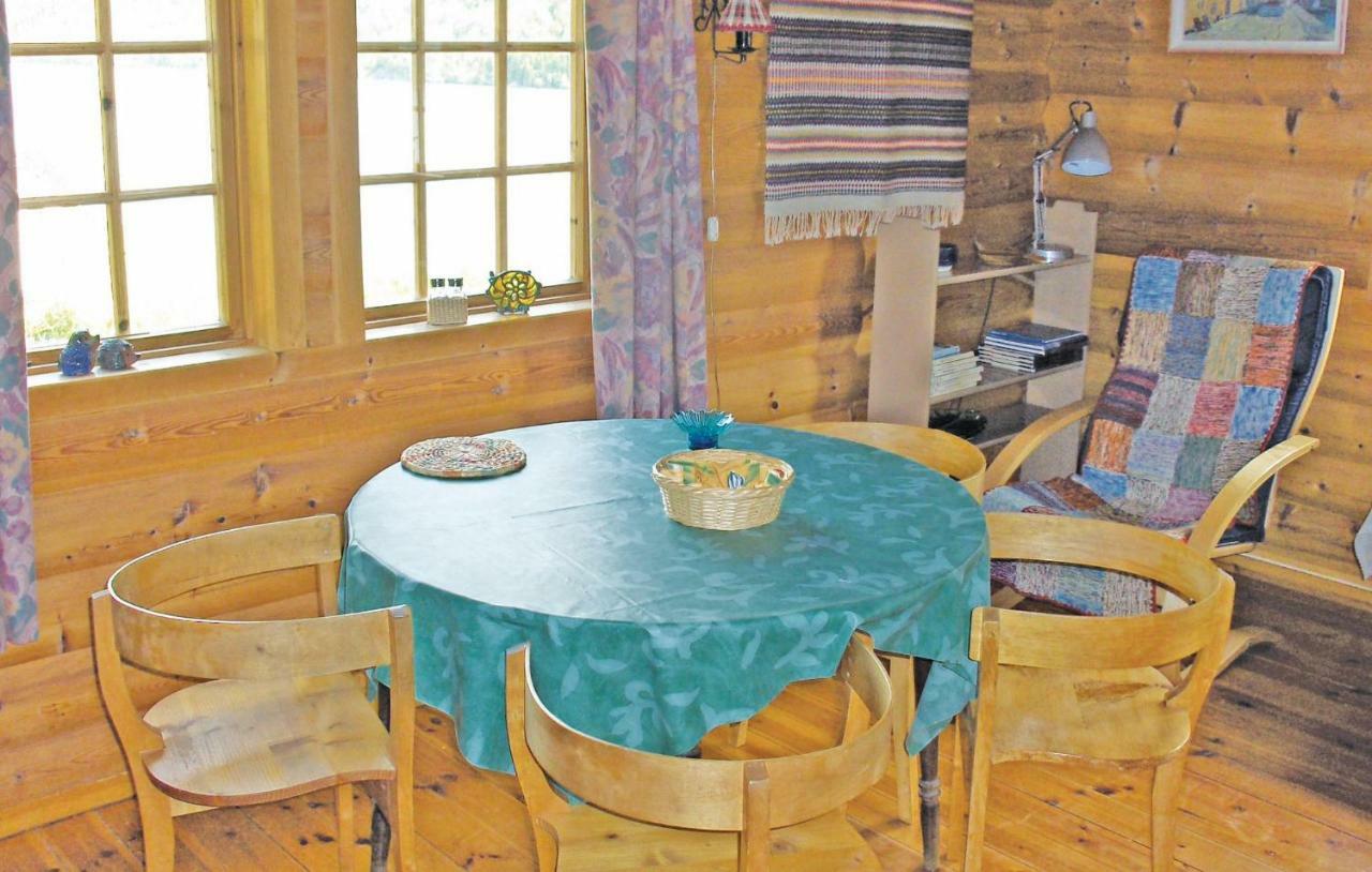 Cozy Home In Fjaerland With House A Mountain View Bagian luar foto
