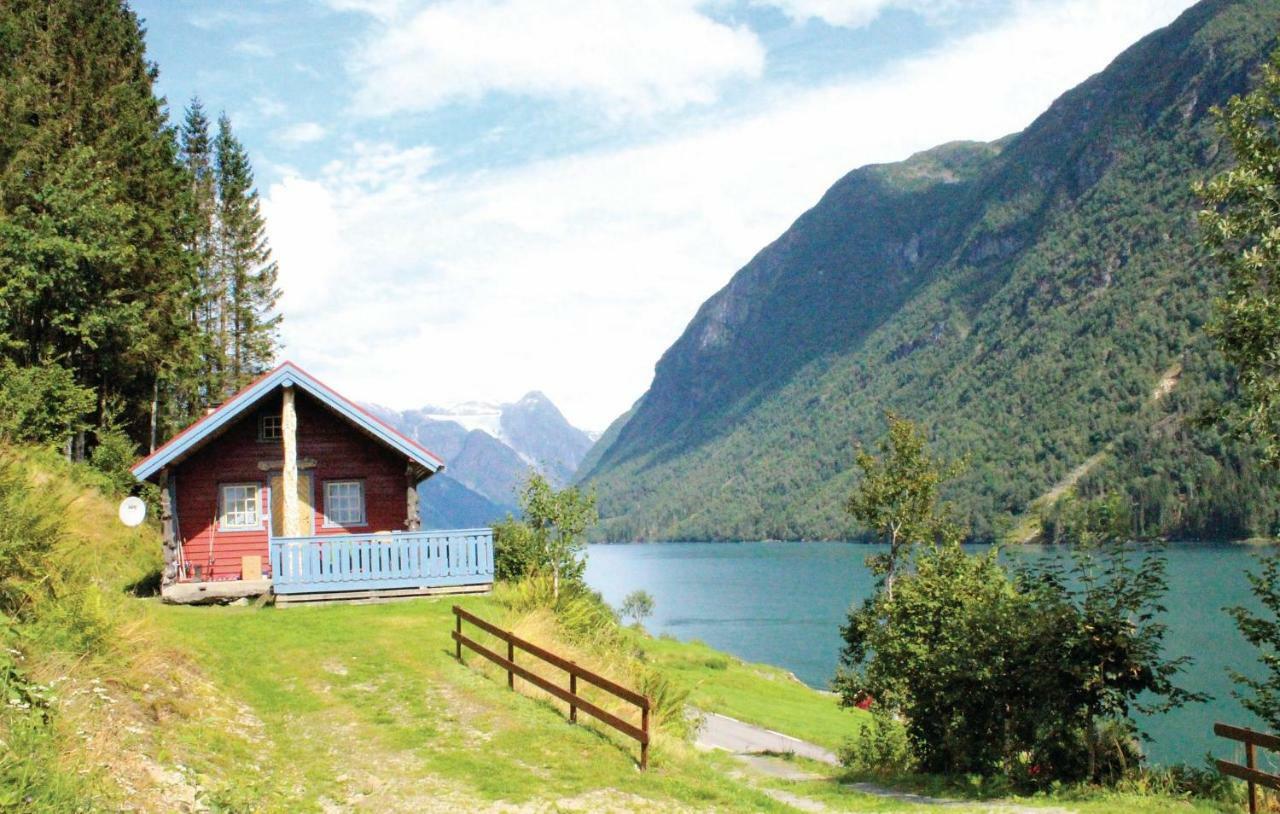 Cozy Home In Fjaerland With House A Mountain View Bagian luar foto