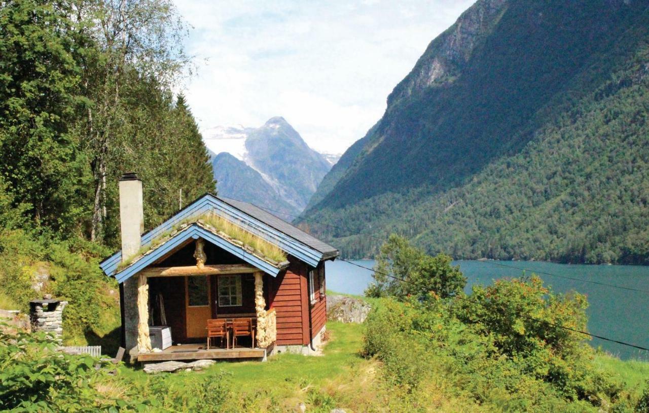Cozy Home In Fjaerland With House A Mountain View Bagian luar foto