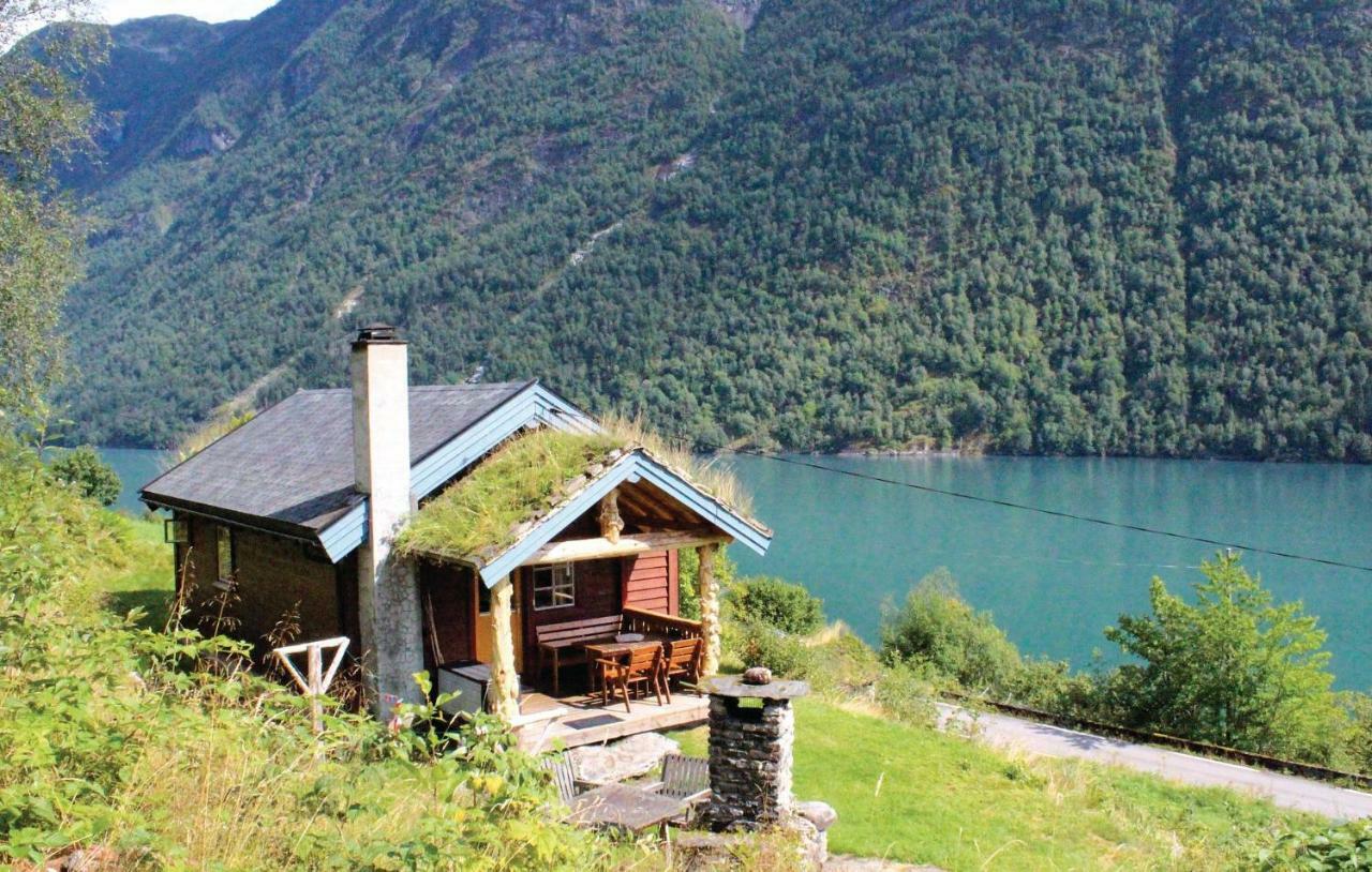 Cozy Home In Fjaerland With House A Mountain View Bagian luar foto