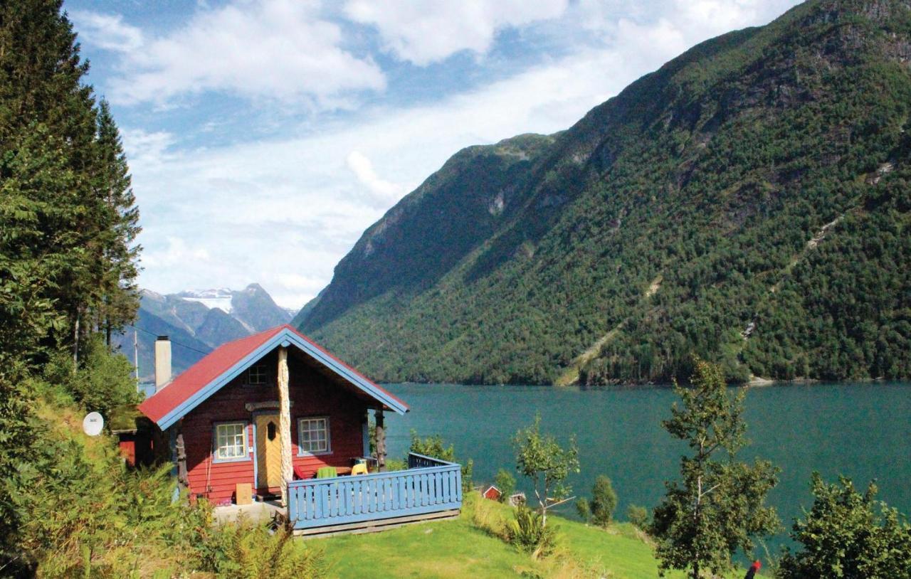 Cozy Home In Fjaerland With House A Mountain View Bagian luar foto